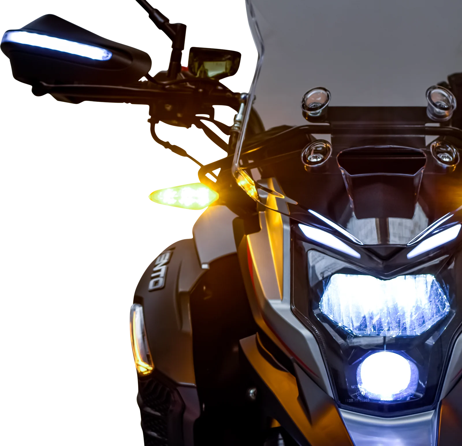 Moto Vento Alpina 300 gris plata, detalle del faro LED y los protectores de mano